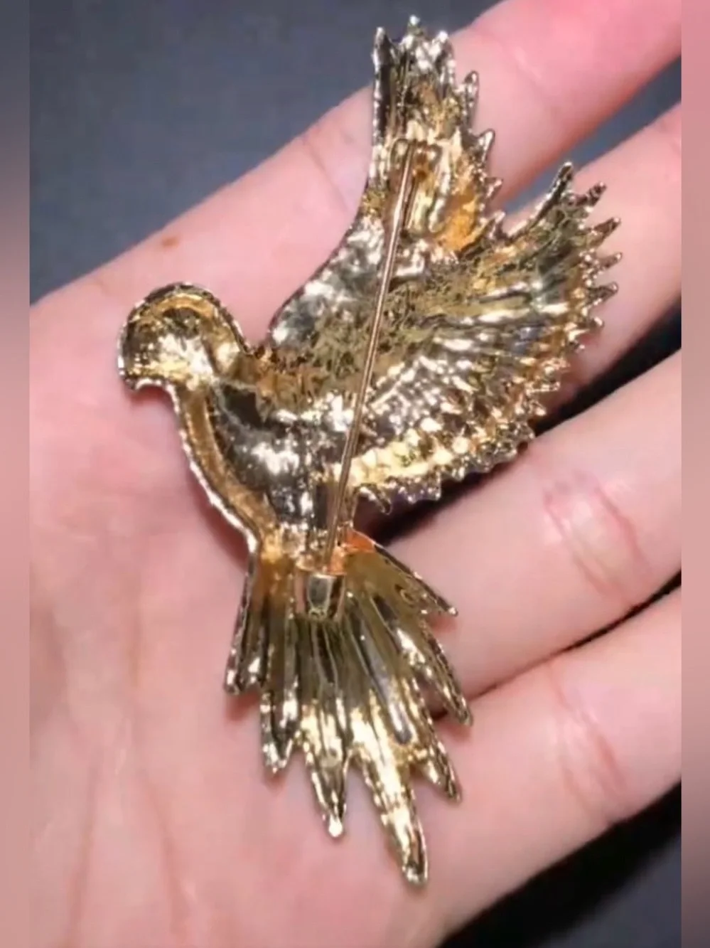 CRYSTAL ENAMEL FLYING PARROT BROOCH / PIN / PENDANT